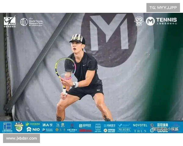 网球赛场风云再起 聚焦运动员拼搏与风采展示 网球赛场风云再起 聚焦运动员拼搏与风采展示