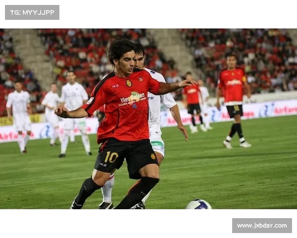 西甲中场组织核心分析:战术角色、技术特点与球队影响力全面剖析 西甲中场组织核心分析:战术角色、技术特点与球队影响力全面剖析